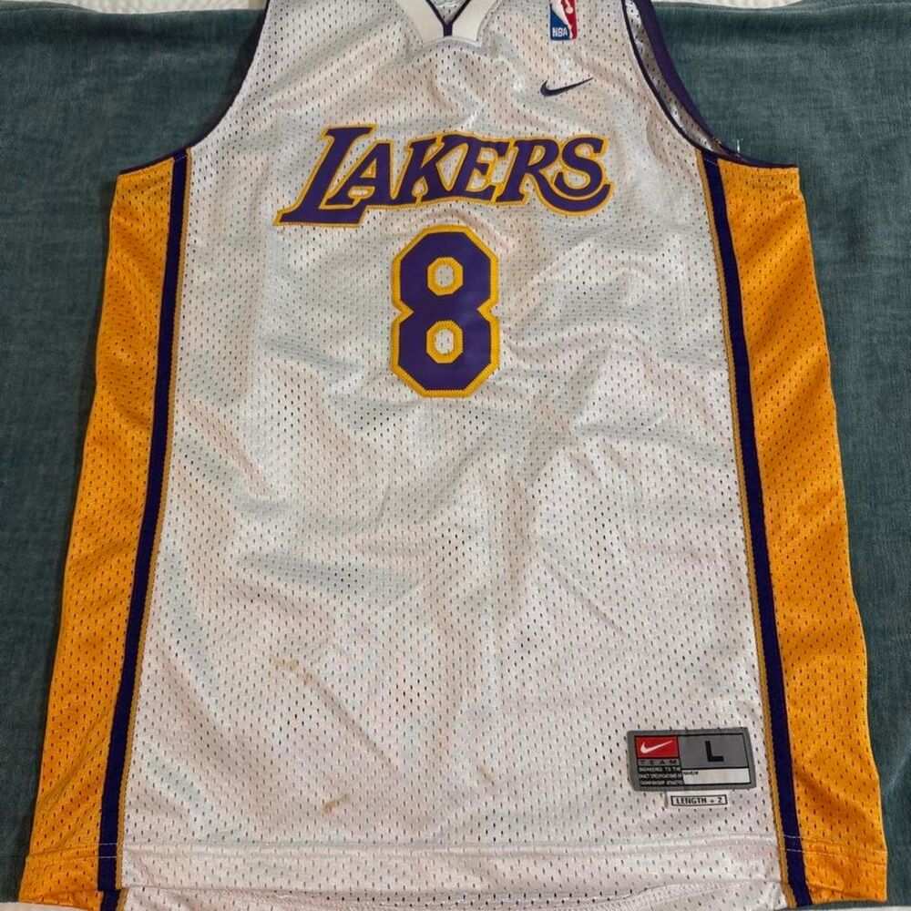 Vintage Nike Kobe Bryant # 8 Swingman LA Lakers Youth Large Jersey w/ Logoman